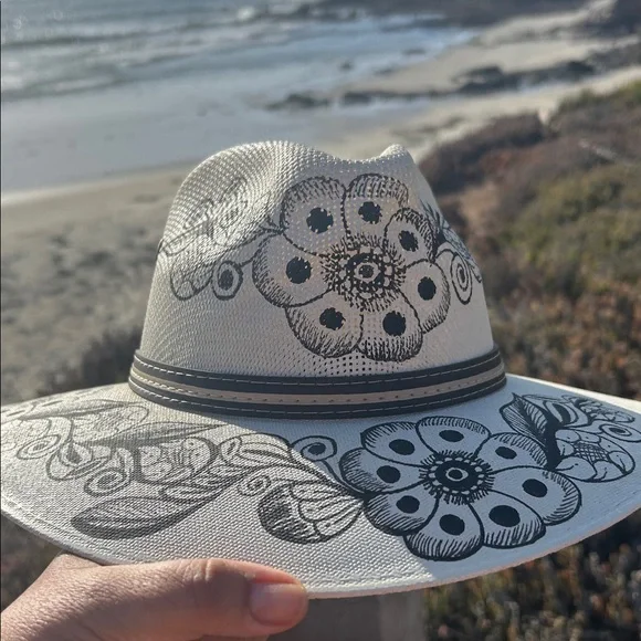 Woman’s Mexican hat - Picture 3 of 7